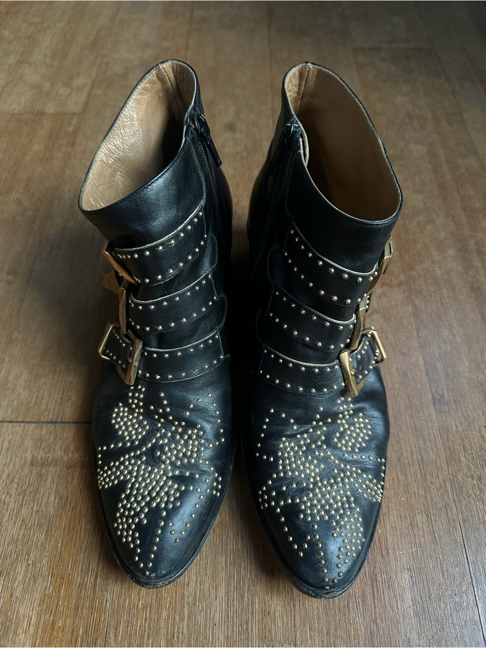 Vintage CHLOÉ SUSANNA BOOT
PRE-FALL 2008 Studded Black Leather Ankle Boots 37